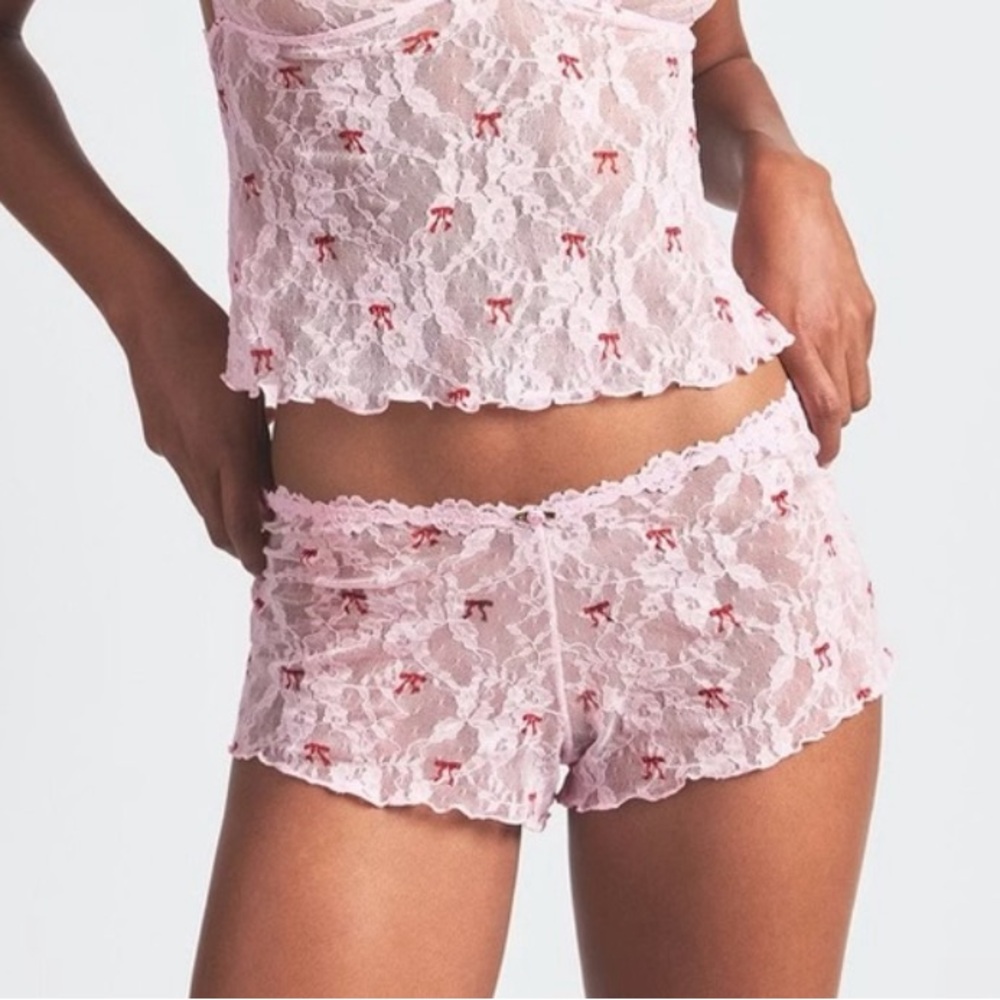 Skims Stretch Lace Shorts